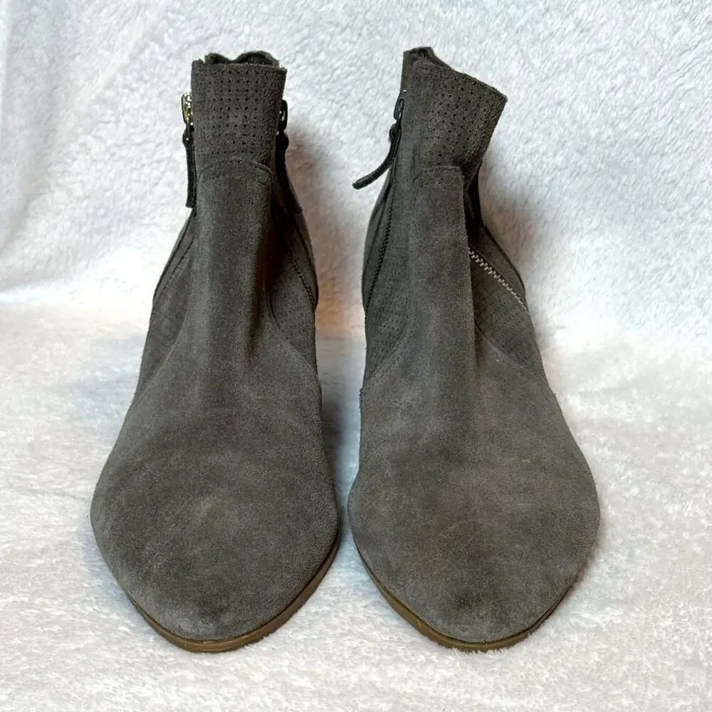 Violet & Red Gray Suede Ankle Booties Stacked Heel Size 10 - Picture 3 of 8